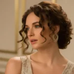 15 Stunning 90s Hairstyles Curly Hair That Turn Heads